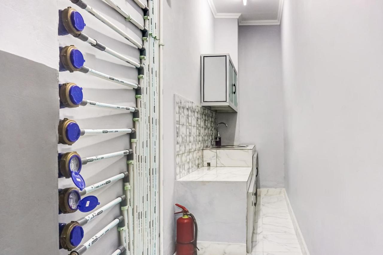 جاكرتا Collection O 91131 New V1 Hotel المظهر الخارجي الصورة