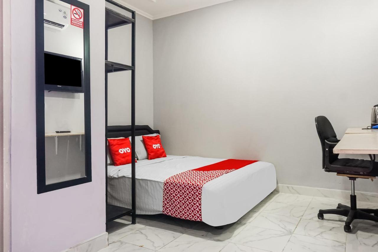 جاكرتا Collection O 91131 New V1 Hotel المظهر الخارجي الصورة