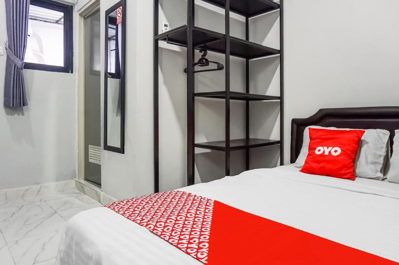 جاكرتا Collection O 91131 New V1 Hotel المظهر الخارجي الصورة