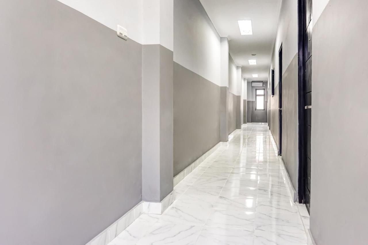 جاكرتا Collection O 91131 New V1 Hotel المظهر الخارجي الصورة